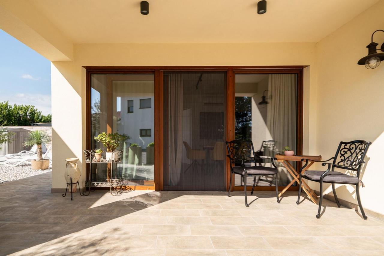 Apartments Kras 24 With Pool Sežana Exterior foto