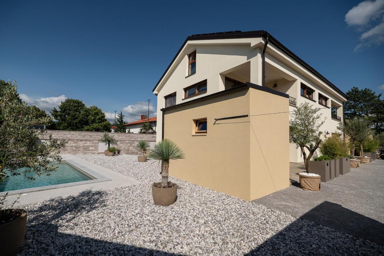 Apartments Kras 24 With Pool Sežana Exterior foto