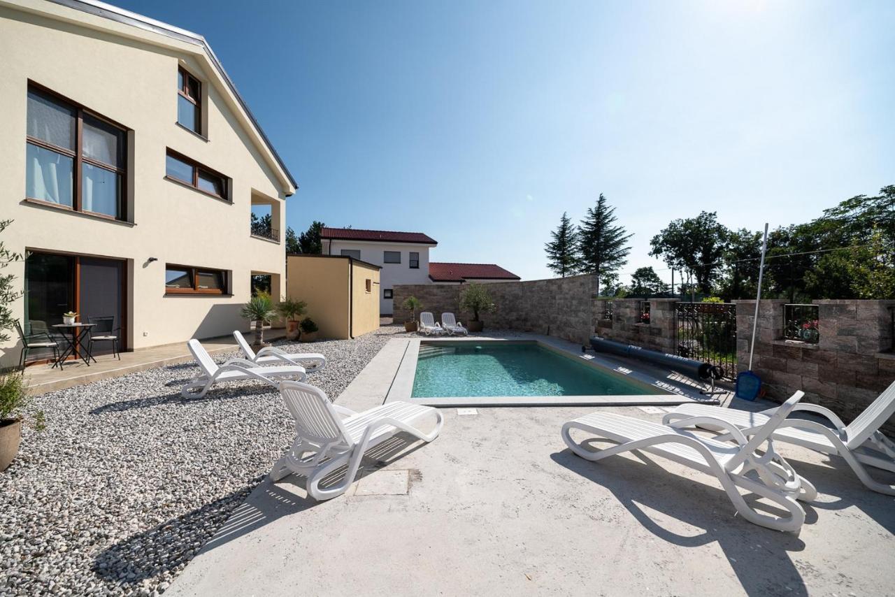Apartments Kras 24 With Pool Sežana Exterior foto